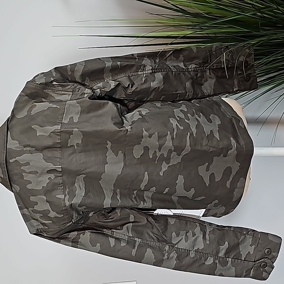 NWT Vuori Women's Ripstop Jacket - Picture 5 of 9